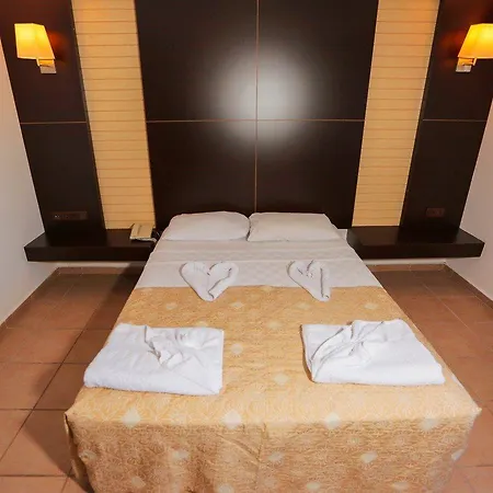 Club Munamar 4* مرمريس