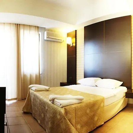 Club Munamar 4* مرمريس