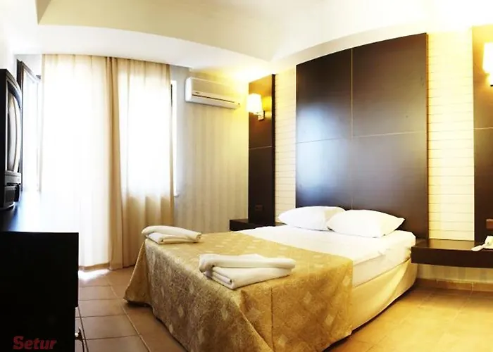 Club Munamar 4* מרמריס