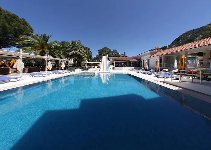 מלון Club Munamar 4*