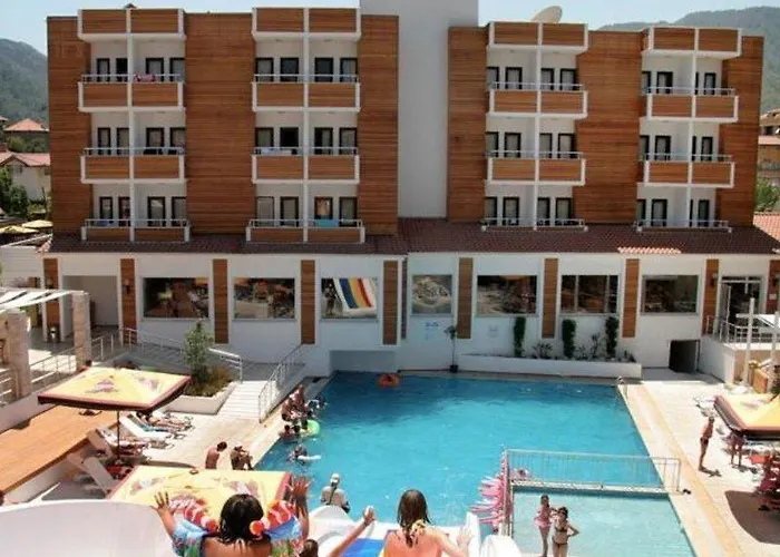 מלון Club Munamar 4*