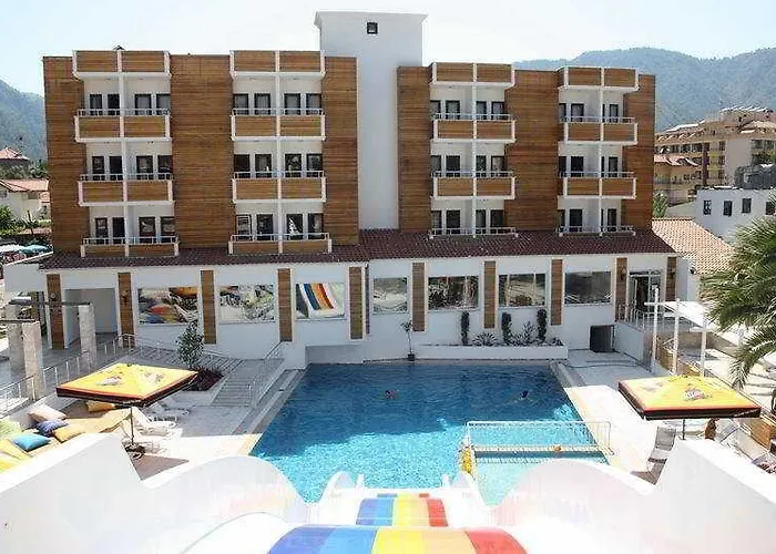 מלון Club Munamar 4*